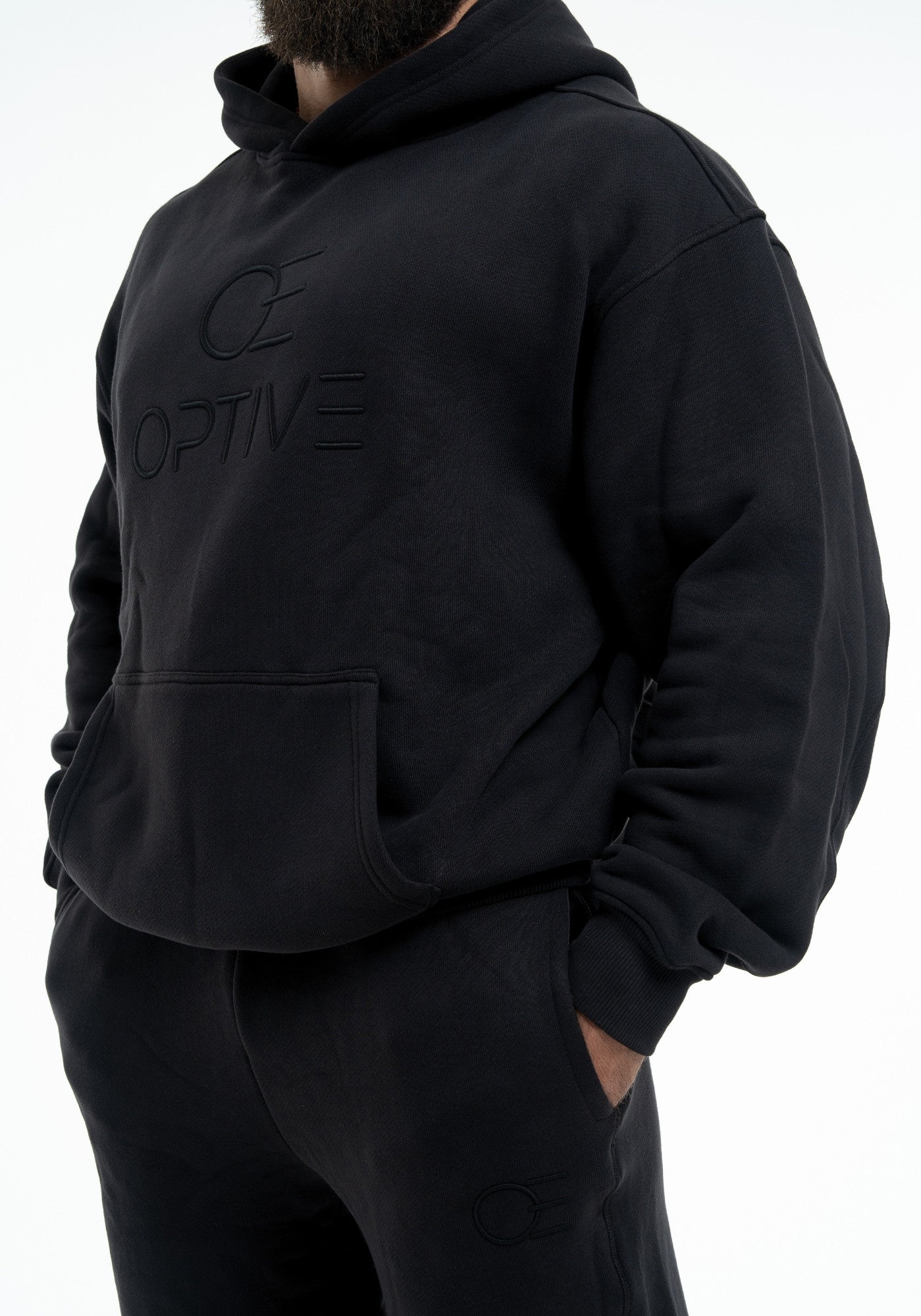 Gennadi ist 179cm und trägt Größe L.