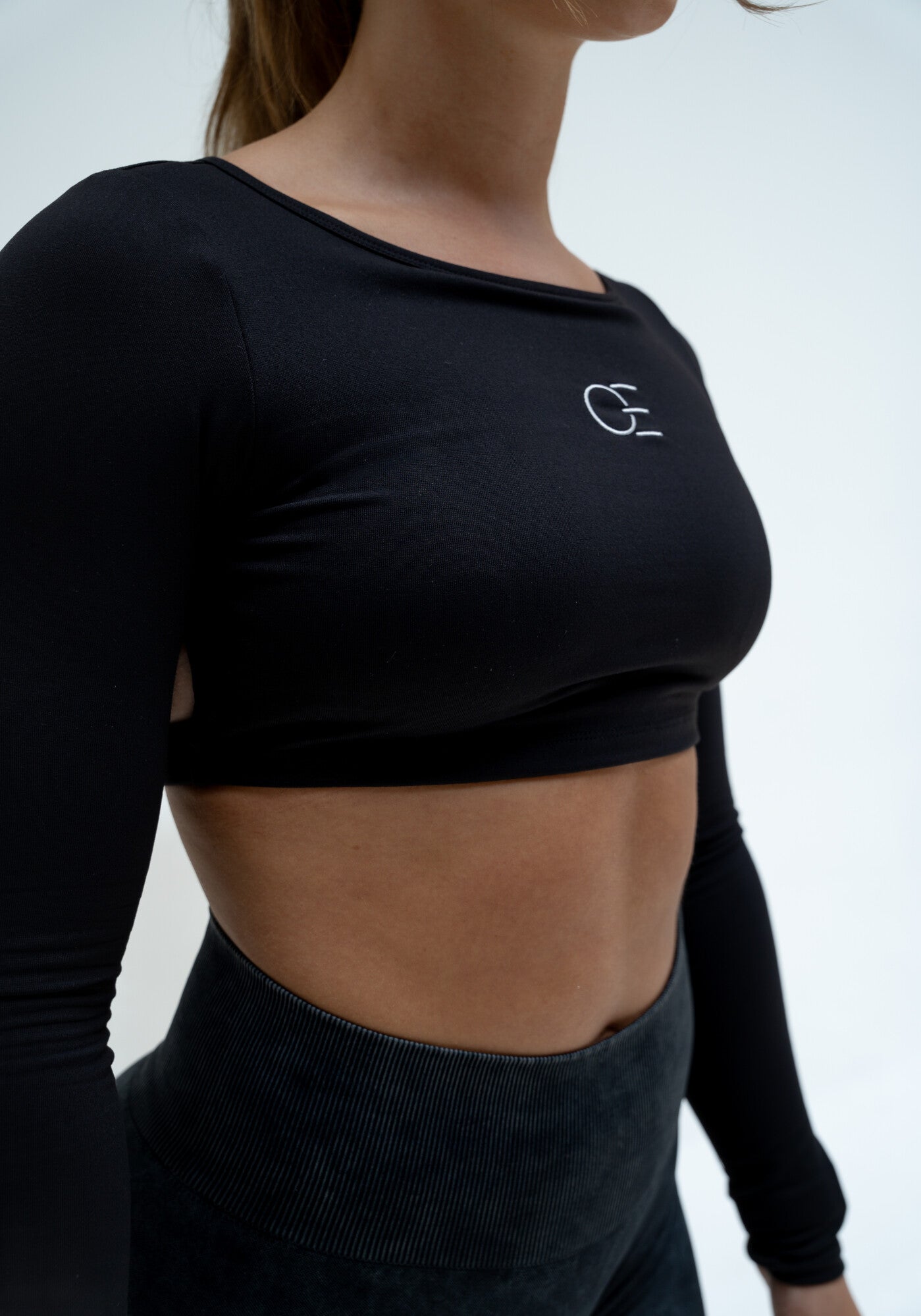 Nina ist 172cm und trägt Größe M.