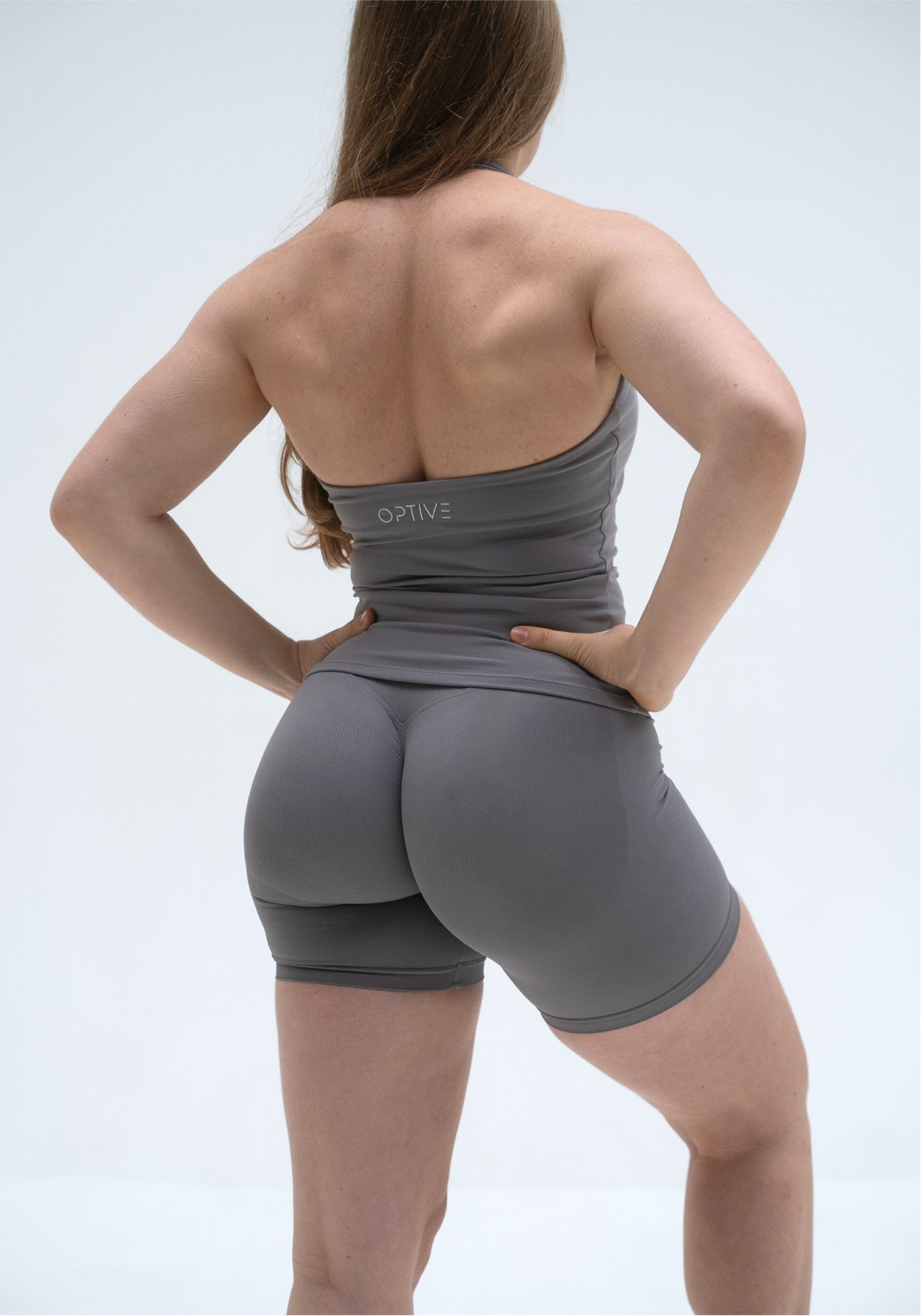 Carlotta ist 165cm und trägt Größe S.