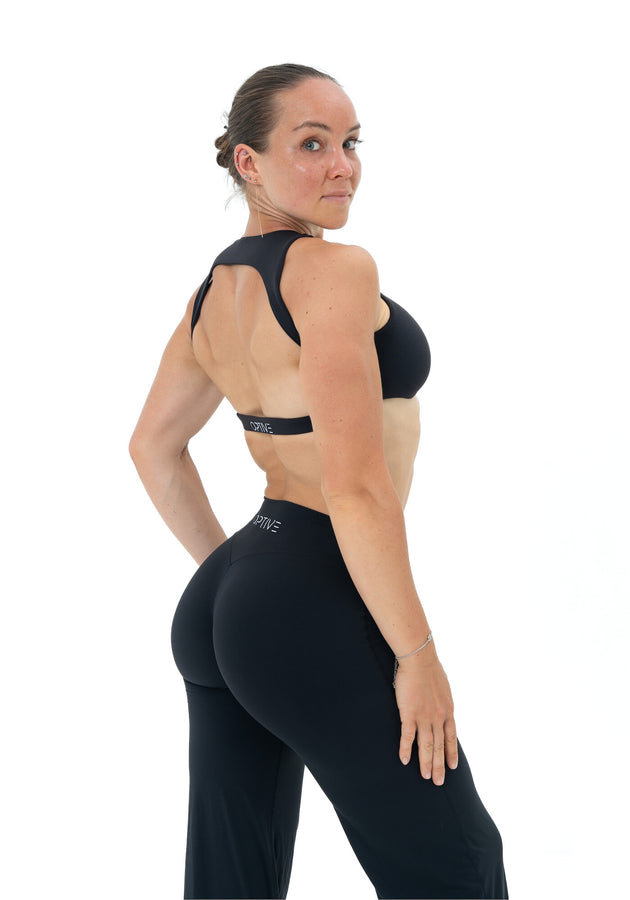 Sophie ist 166cm und trägt Größe S