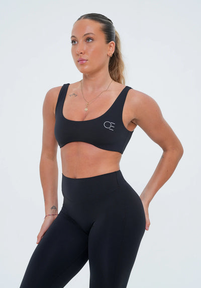 Lauren ist 176cm und trägt Größe S.