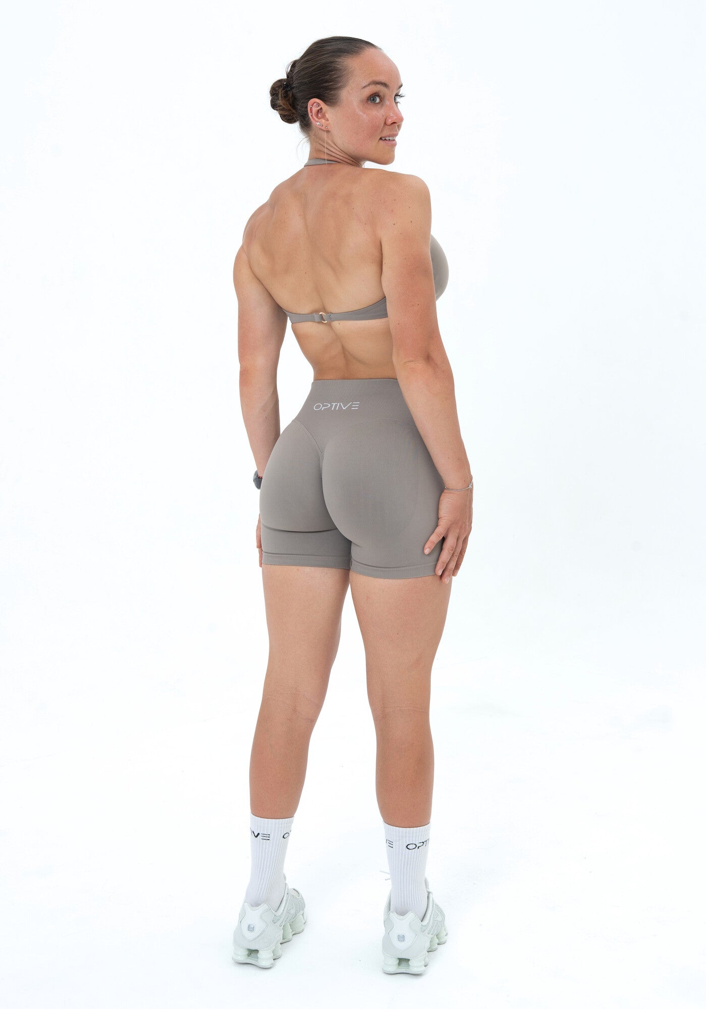 Sophie ist 166cm und trägt Größe S