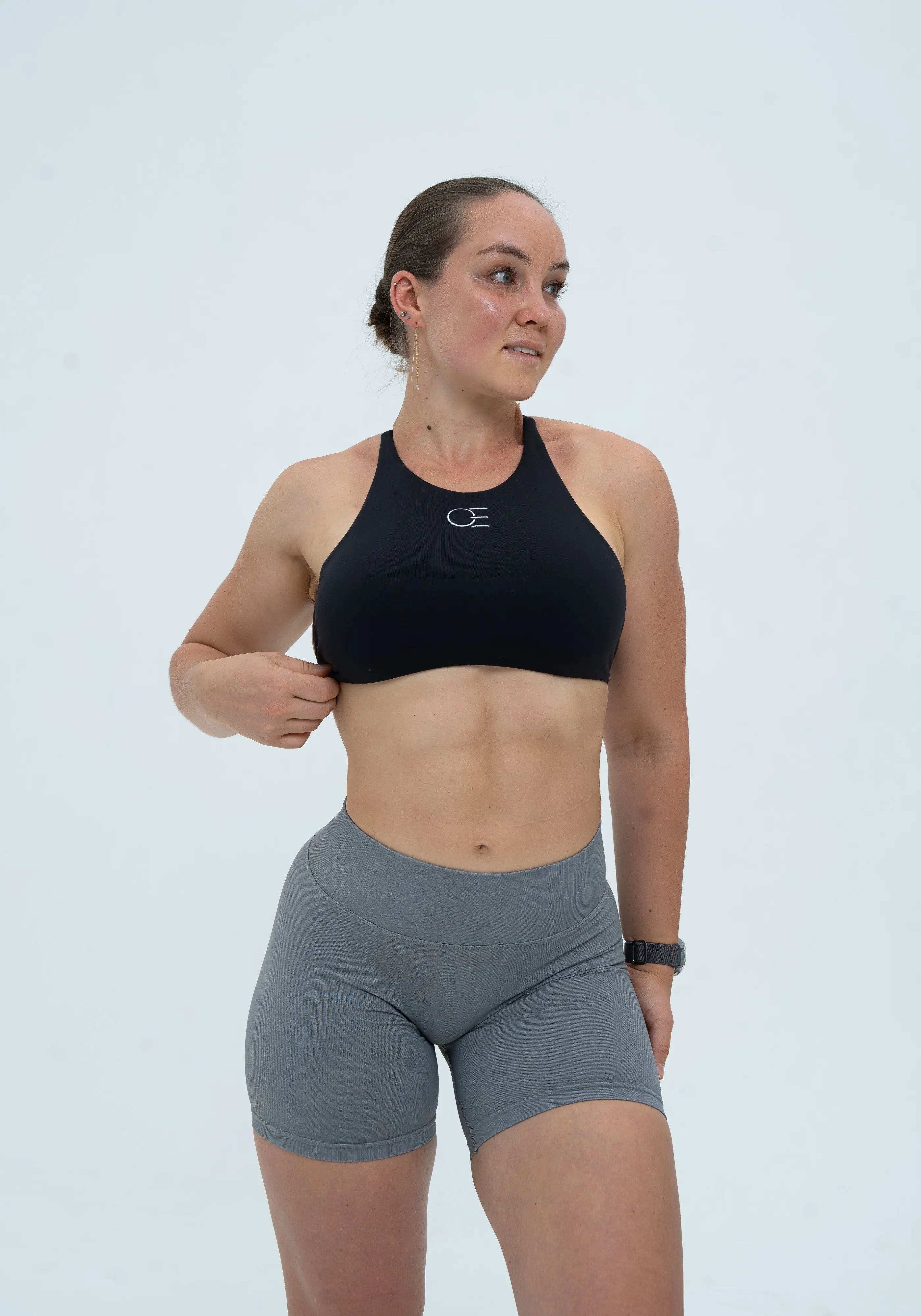 Sophie ist 166cm und trägt Größe S.