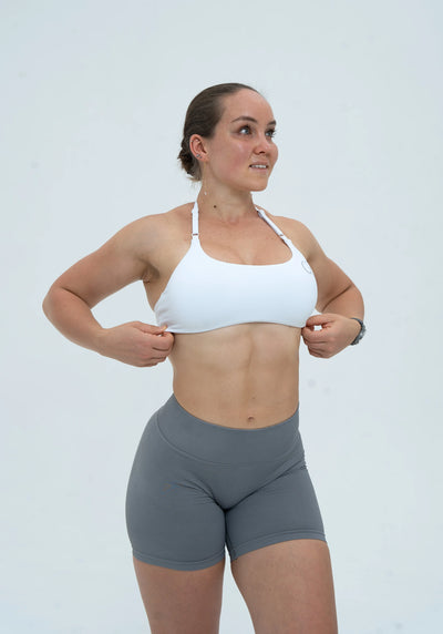 Sophie ist 166cm und trägt Größe S.