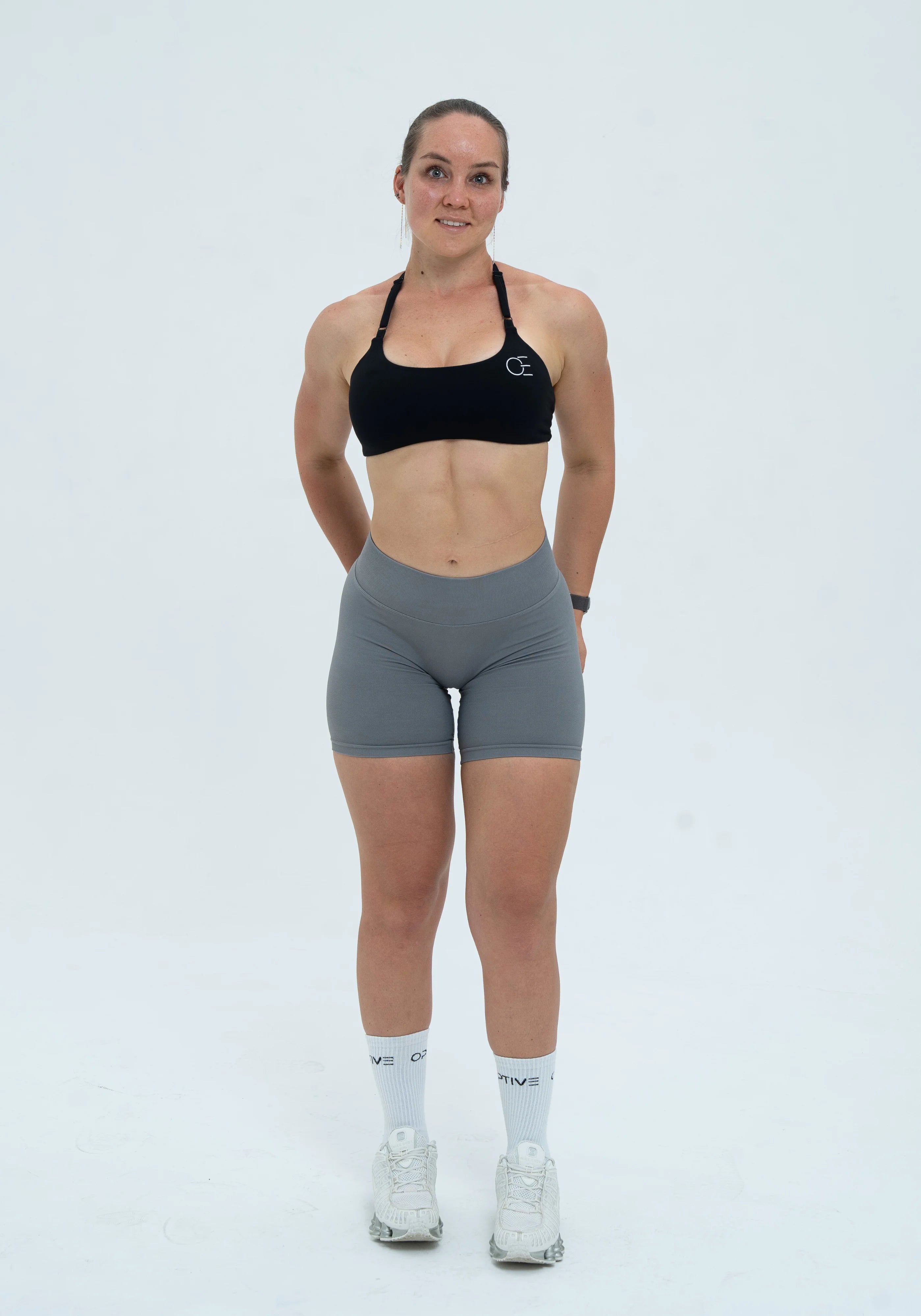 Sophie ist 166cm und trägt Größe S.