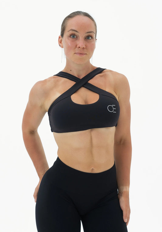 Sophie ist 166cm und trägt Größe S.