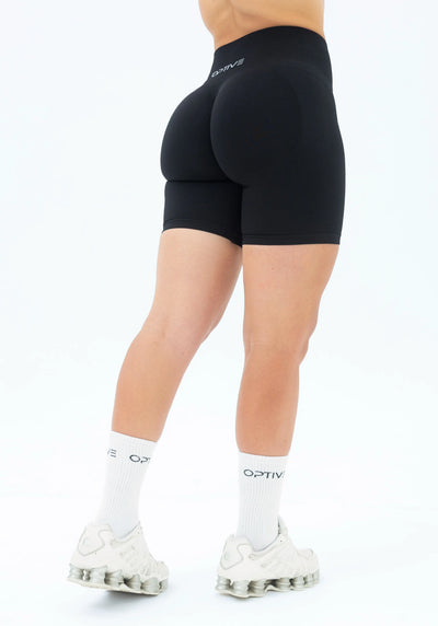 Sophie ist 166cm und trägt Größe S.