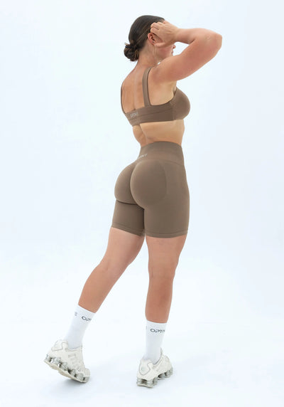 Sophie ist 166cm und trägt Größe S.