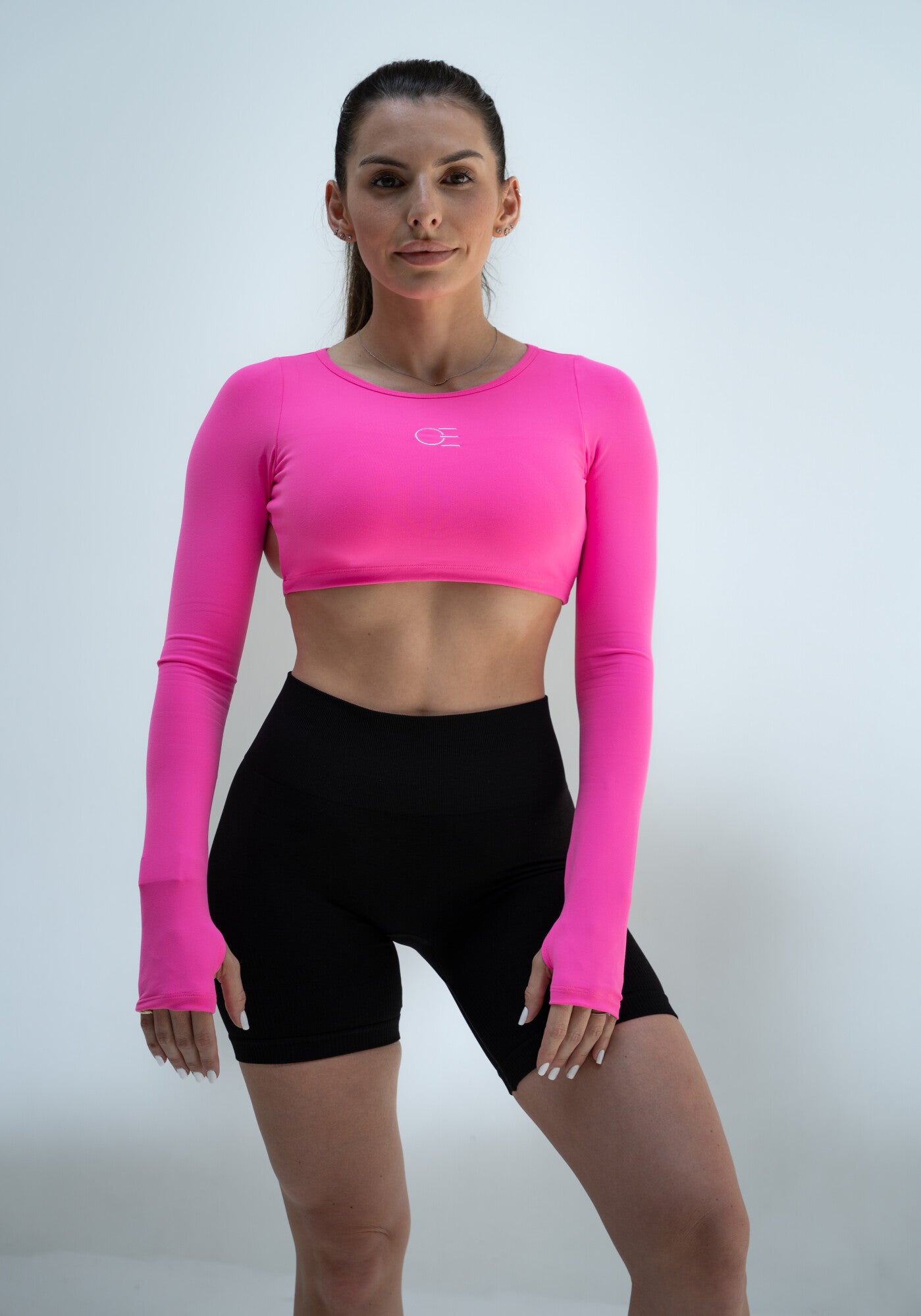 Holly ist 165cm und trägt Größe S.
