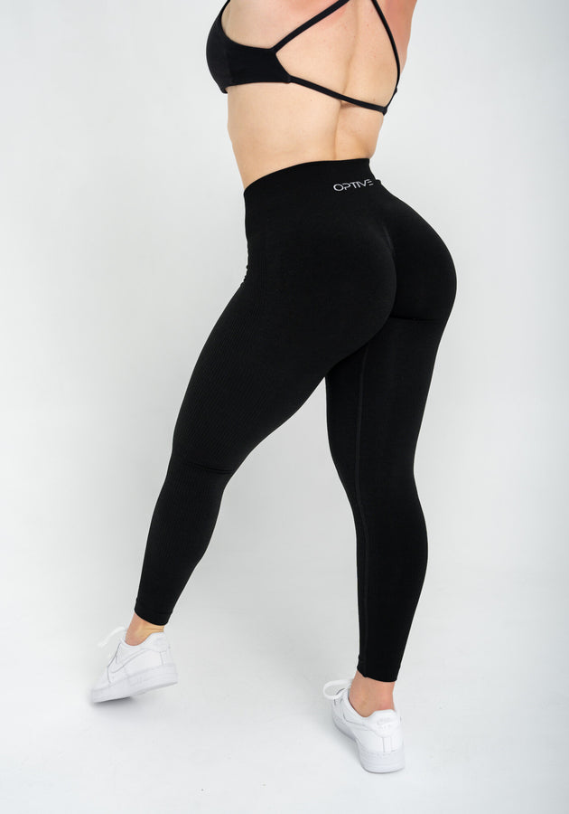 Sophie ist 166cm und trägt Größe M.