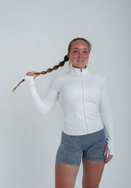 Sophie ist 166cm und trägt Größe S.