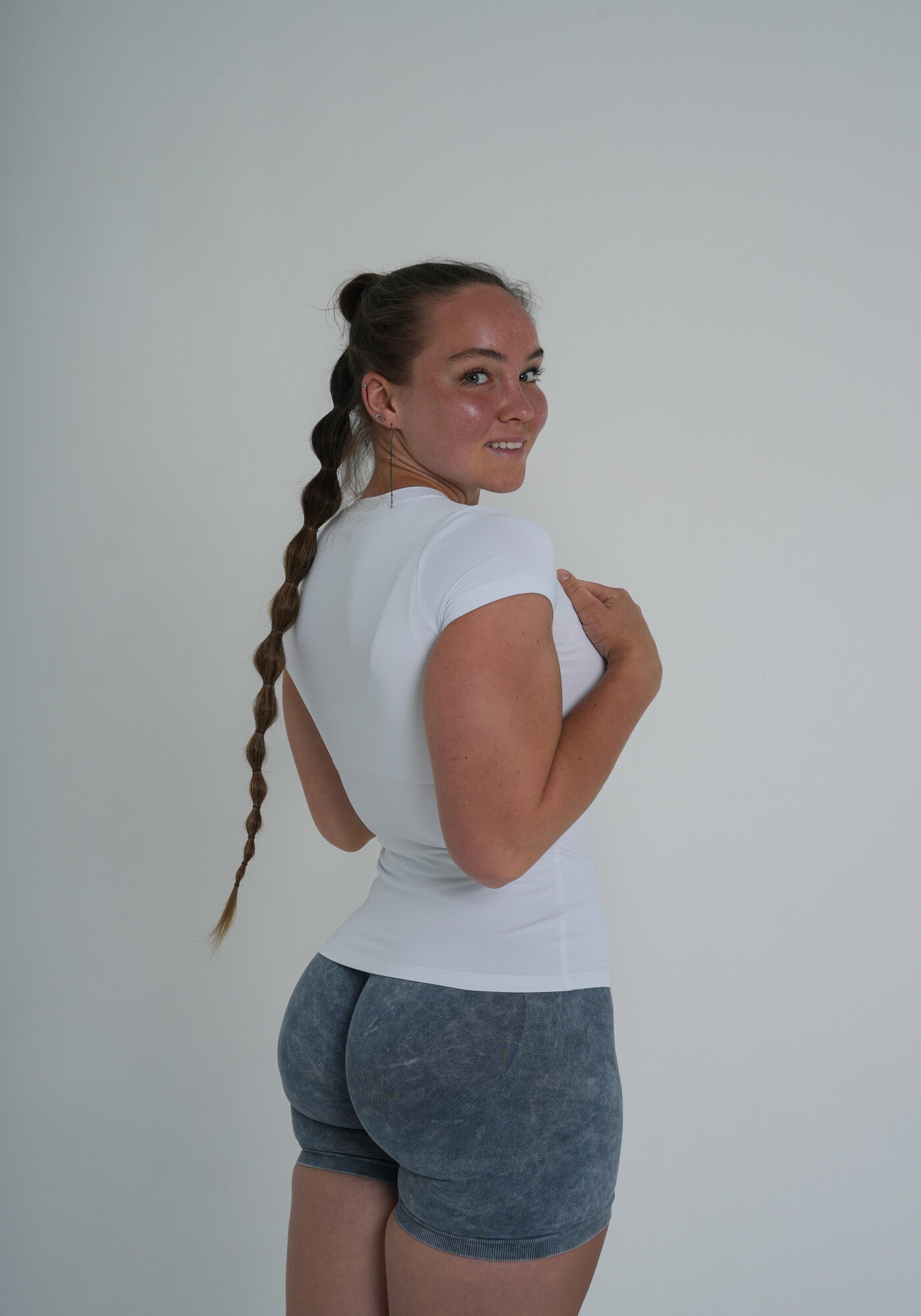 Sophie ist 166cm und trägt Größe S.